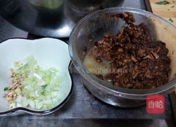 酱肉韭菜馅饺子的做法图解2