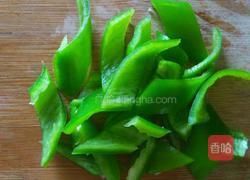 尖椒炒白玉菇鸡胸肉的做法图解3