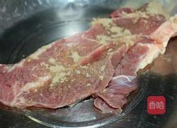 此刻只想说一句牛排美酒夜光杯举杯同庆祖国美的做法图解4
