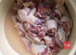 香菇炖鸡腿的做法图解2