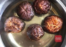 香菇炖鸡腿的做法图解3