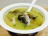 浓稠奶白海鱼汤
