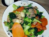西兰花胡萝卜肉片