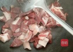 猪肉炖粉条的做法图解2