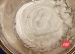 葡萄干樱桃果酱蛋糕卷~抹茶双色蛋糕卷的做法图解10