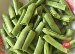 四季豆炒猪舌的做法图解1