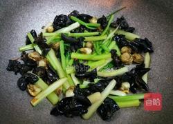 芹菜黑木耳炒帆立貝的做法图解3