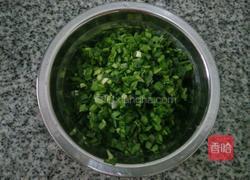 韭菜鸡蛋饼的做法图解1