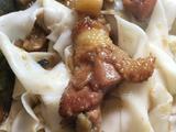 红烧土鸡茄子皮带面