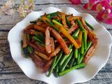 红肠蒜苔土豆条的做法[图]