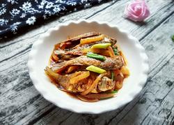 小鲫鱼焖萝卜