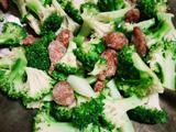 西兰花炒四川腊肠的做法[图]