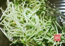 豆苗炒鸡蛋丝的做法图解7