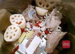 排骨茨实薏米莲藕祛湿汤的做法图解4
