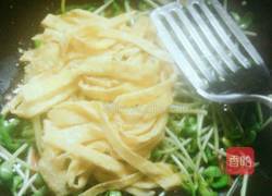 豆苗炒鸡蛋丝的做法图解8