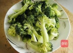 番茄炒西兰花的做法图解1