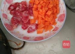 红萝卜腊肠蛋炒饭的做法图解1