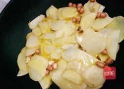 花生米炒土豆片的做法图解8