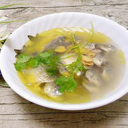 鲫鱼炖茶油的做法[图]