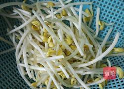 黄豆芽炒莴笋的做法图解2