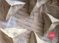 核桃芝麻糖三角的做法图解10