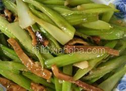 西芹炒鱿鱼干