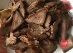 猪舌炒洋葱的做法图解1