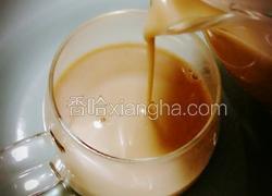口感爽滑且香醇浓厚的港式奶茶