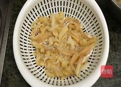响螺肉沙鱼肾煲老鸡汤的做法图解4