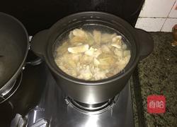 响螺肉沙鱼肾煲老鸡汤的做法图解10
