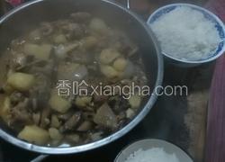 家常土豆焖鸡腿肉