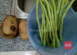 土豆豆角炖肉的做法图解2