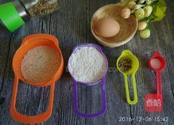 芝麻薄脆饼(无油无糖)的做法图解1