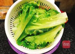 牛油果脆皮肠沙拉的做法图解2