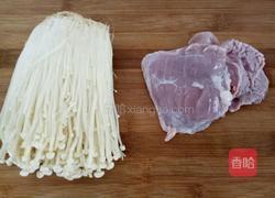 剁椒炒肉金针菇的做法图解1