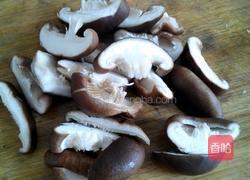 肉炒香菇油菜的做法图解2