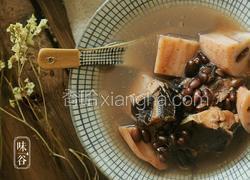 （补血滋阴）莲藕黑豆煲鲶鱼汤