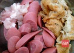 小香肠瘦肉炒南瓜丁的做法图解2