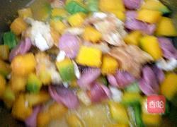 小香肠瘦肉炒南瓜丁的做法图解6