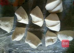 韭菜鸡蛋（香菇芹菜肉）包子的做法图解6