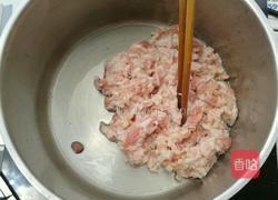 酱肉韭菜包子的做法图解4
