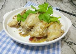 黄豆酱焖煮扒皮鱼