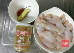 黄豆酱焖煮扒皮鱼的做法图解1