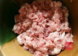 猪肉芹菜饺子的做法图解1