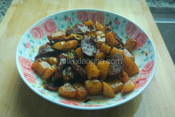 红烧土豆香肠