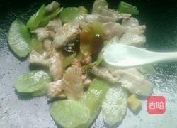 莴笋炒肉之花开富贵的做法图解7