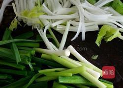 芹菜青蒜水煮肉片的做法图解1