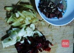 酸菜炖白肉的做法图解3