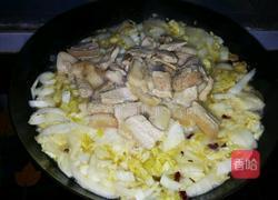 酸菜炖白肉的做法图解9
