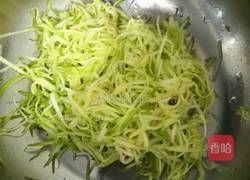 西葫芦香菇饼的做法图解1